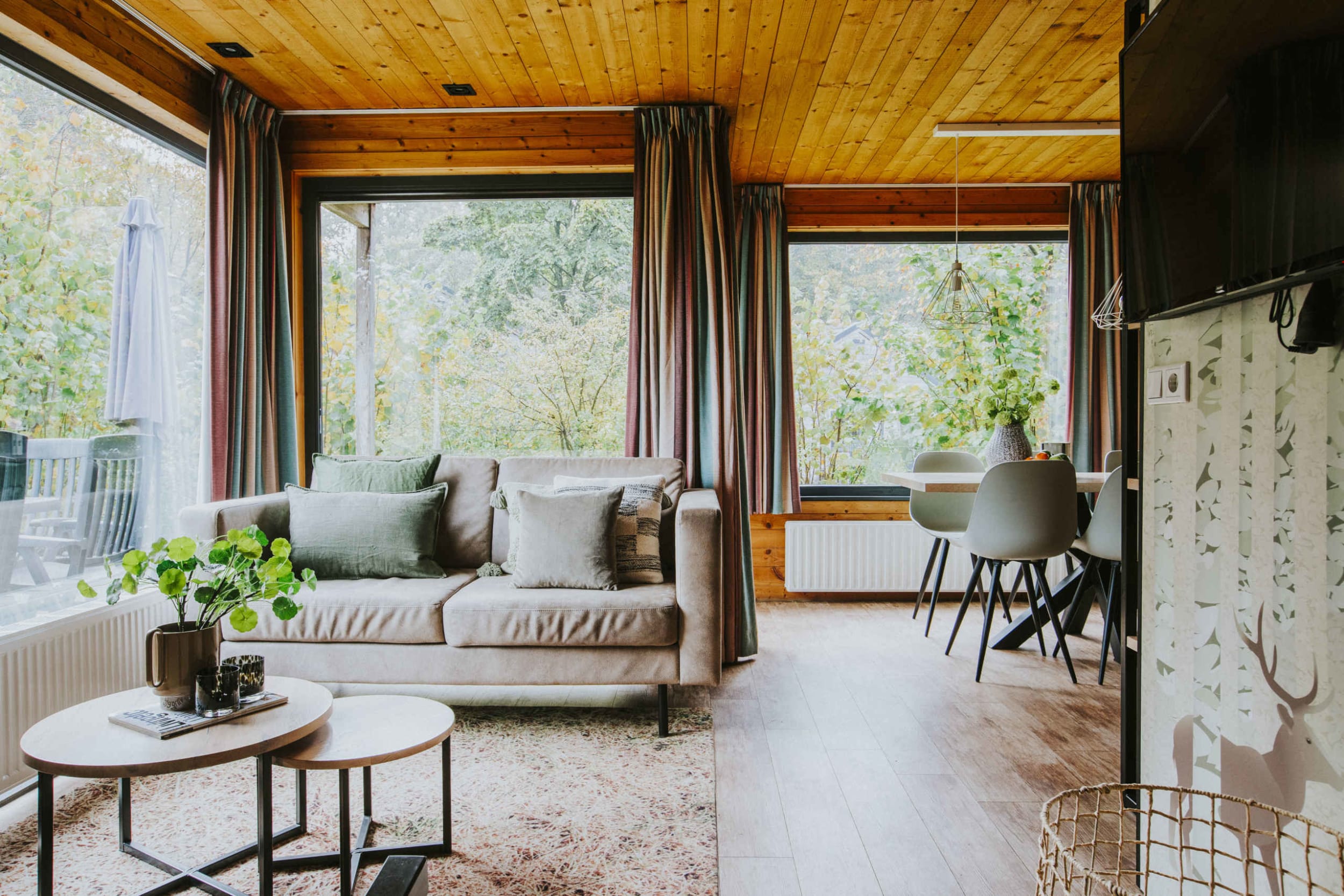 woonkamer-bungalow-damhert-vakantiepark-dieren
