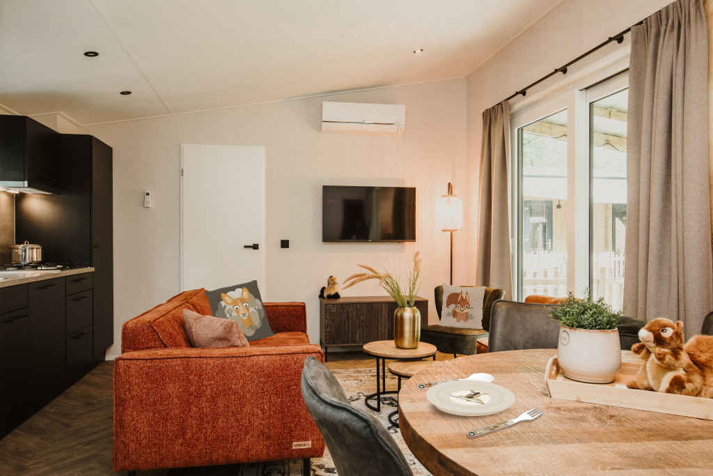 kidscottage-edelhert-woonkamer-banken-tafel-ke
