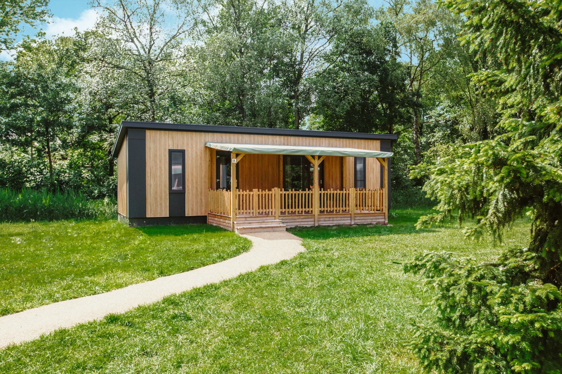 cottage-edelhert-vooraanzicht-accommodatie-vakantiepark-dierenbos