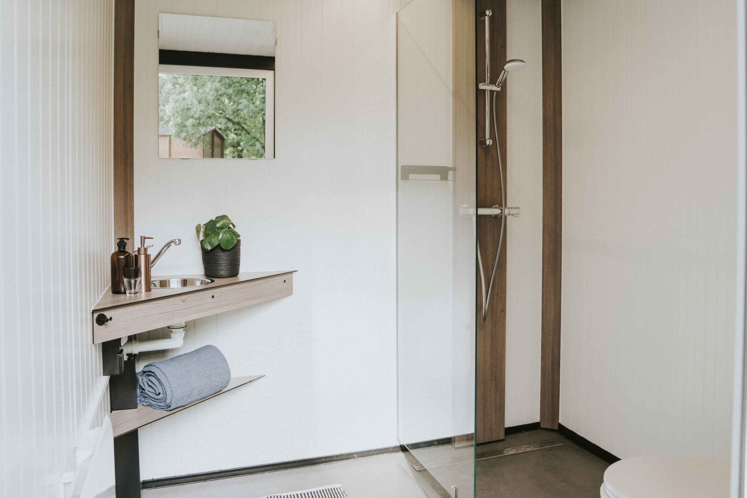 prive-sanitair-kampeerplaatsen-vakantiepark-dierenbos